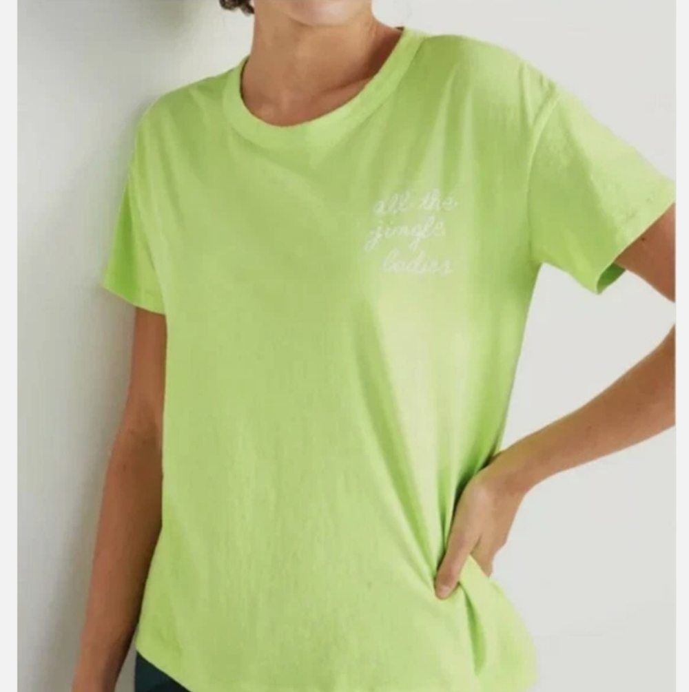 🍁🌺🎅🍀🐳Old Navy graphic tee - "All The Jingle Ladies" 🎤🎵